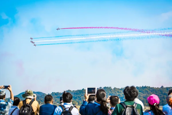 昼間は青空でエアロを — ストック写真