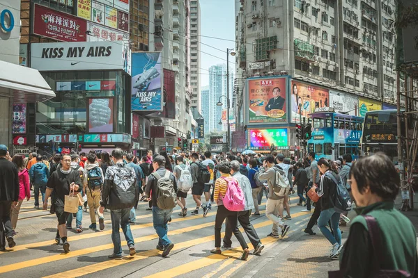 Moderne Straße Mit Menschen Und Transport Tagsüber Hong Kong — Stockfoto