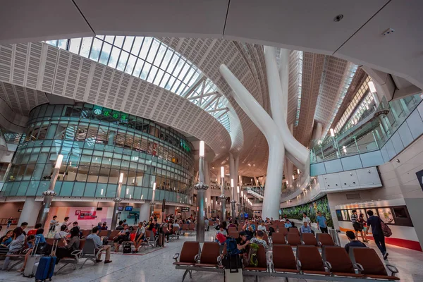 香港机场航站楼的内部景观 — 图库照片