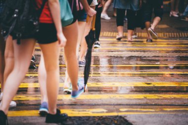 19 Kasım, 2016 - Tsim Sha Tsui, Hong Kong: Hong Kong ünlü Nathan Road'da Cumartesi Kasım, 2016 sokak görünümü.
