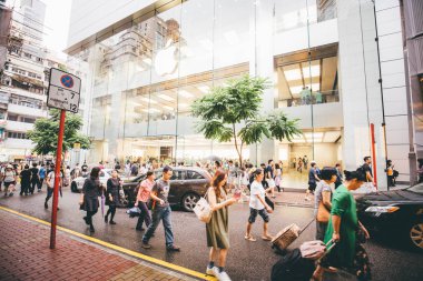 19 Kasım, 2016 - Tsim Sha Tsui, Hong Kong: Hong Kong ünlü Nathan Road'da Cumartesi Kasım, 2016 sokak görünümü.