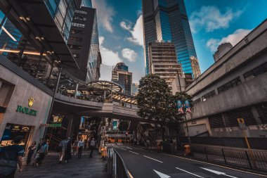 10 Ağustos 2017 - Tsim Sha Tsui, Hong Kong: İnsan kalabalığı ile sokak görmek