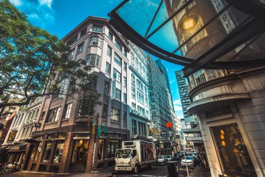 İnsanlar ve taşıma sırasında gündüz, Hong Kong ile modern sokak