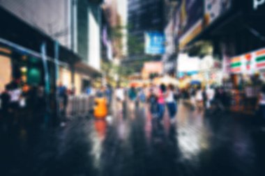 10 Ağustos 2017 - Tsim Sha Tsui, Hong Kong: İnsan kalabalığı ile sokak görmek 