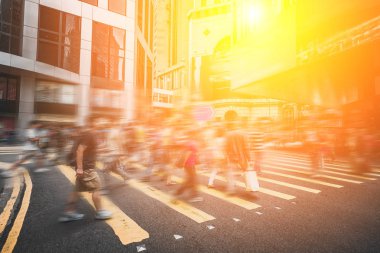 10 Ağustos 2017 - Tsim Sha Tsui, Hong Kong: İnsan kalabalığı ile sokak görmek 