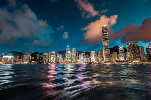 香港对水的夜景 — 图库照片