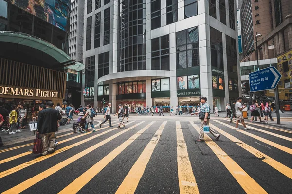 Rua Moderna Com Pessoas Transporte Durante Dia Hong Kong — Fotografia de Stock