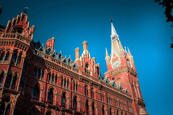 キングス クロス駅 ロンドン 英国でのショッピングの 2017 キングス クロス駅 ロンドン 内側と外側ビュー — ストック写真