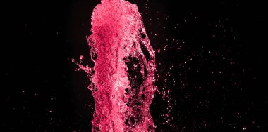 siyah arka plan üzerinde renkli su sıçramalarına 