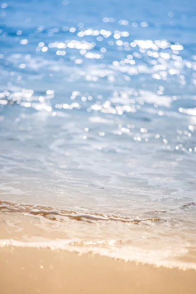 波浪形的海洋和沙滩 — 图库照片