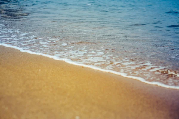 Welliges Meer Und Sandstrand — Stockfoto
