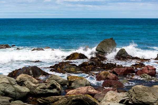 Fantastiska Marinmålning Visa Med Vågigt Vatten Och Strand — Stockfoto