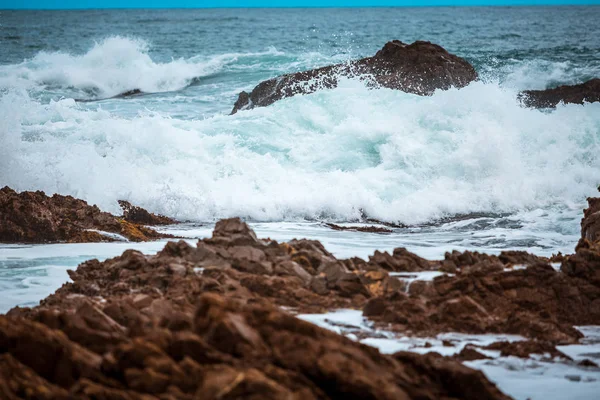 Grote Zeegezicht Weergave Met Golvende Water Kust — Stockfoto