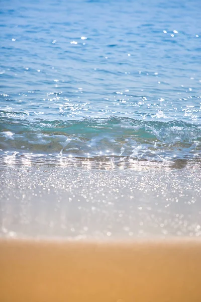 波浪形的海洋和沙滩 — 图库照片
