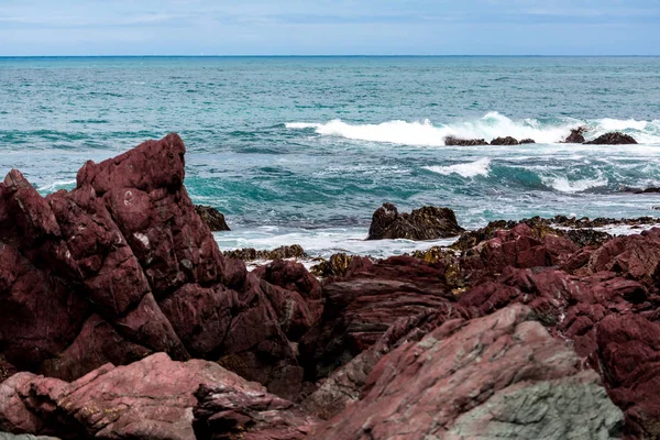 Fantastiska Marinmålning Visa Med Vågigt Vatten Och Strand — Stockfoto