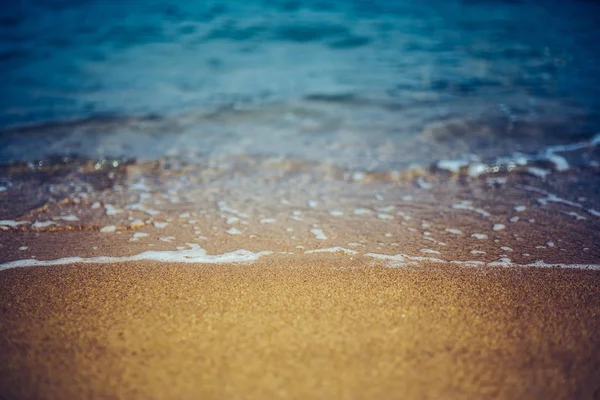 Oceano Ondulado Praia Arenosa — Fotografia de Stock