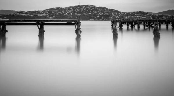 Toller Meerblick Mit Welligem Wasser Und Ufer — Stockfoto