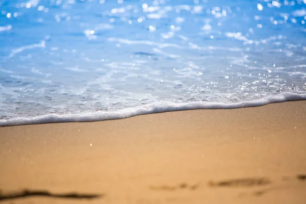 Welliges Meer Und Sandstrand — Stockfoto