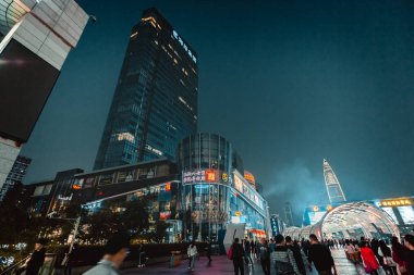 Shenzhen - 31 Ocak 2019: Shenzhen Bay yaya alışveriş caddesi. Alışveriş ve yemek insanlar için ünlü bir yer.