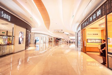 Shenzhen, Çin - 27 Eylül, 2018: İç görünüm, Yifang Center Alışveriş Merkezi Shenzhen, Çin