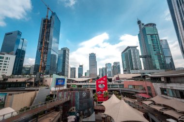 Shenzhen, Çin - 25 Haziran 2018: alışveriş merkezi ve Shenzhen Coco Park alışveriş merkezinde modern mimari.
