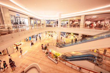 Shenzhen, Çin - 27 Eylül, 2018: İç görünüm, Yifang Center Alışveriş Merkezi Shenzhen, Çin