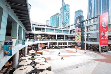 Shenzhen, Çin - 25 Haziran 2018: alışveriş merkezi ve Shenzhen Coco Park alışveriş merkezinde modern mimari.