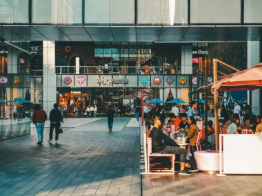 Shenzhen, Çin - 14 Şubat 2019: alışveriş merkezi ve modern MIXc, Shenzhen mimarilerde