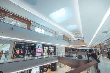 Shenzhen, Çin - 25 Ocak, 2019: defne Shenzhen Çin kaynak alışveriş merkezi iç görünüş.