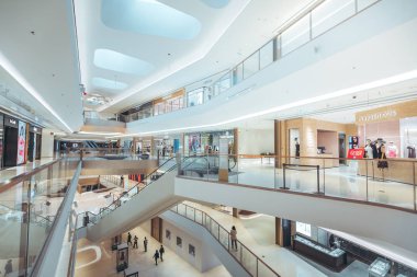 Shenzhen, Çin - 25 Ocak, 2019: defne Shenzhen Çin kaynak alışveriş merkezi iç görünüş.