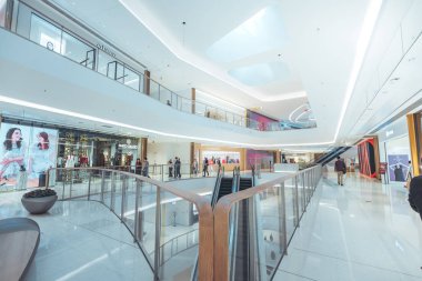 Shenzhen, Çin - 25 Ocak, 2019: defne Shenzhen Çin kaynak alışveriş merkezi iç görünüş.