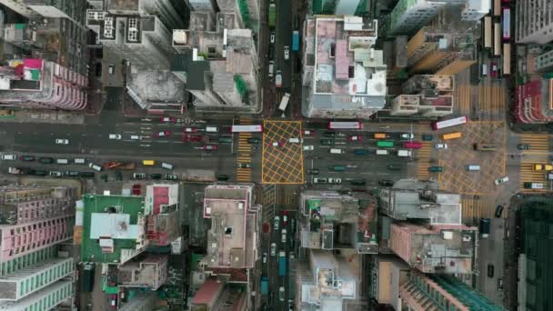 Blick Von Oben Auf Das Stadtbild Mit Straßenverkehr Und Saftig — Stockvideo