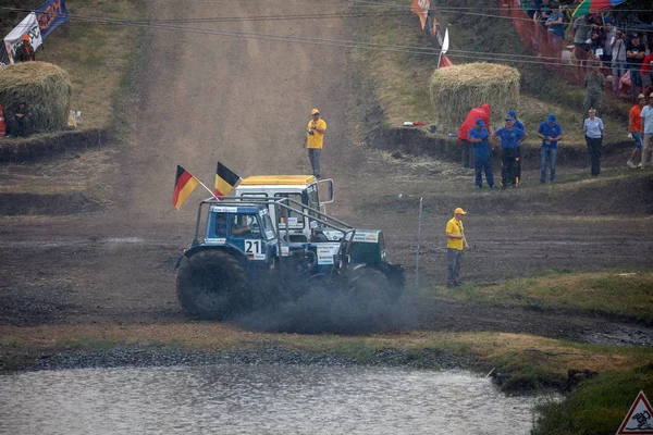 Traktor Mud Racing Road Terräng Tävlingar Cross Country Terräng Bizon — Stockfoto