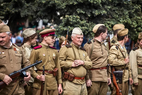 Menschen Militäruniform Ehren Des Feiertages Des Sieges Militärhistorische Gesellschaft Rekonstruktion — Stockfoto