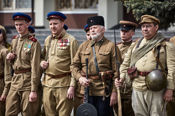 Emberek Győzelem Napja Ünnep Tiszteletére Katonai Egyenruhában Katonai Historical Society — Stock Fotó