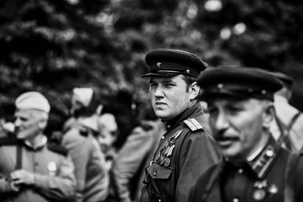 Menschen Militäruniform Ehren Des Feiertages Des Sieges Militärhistorische Gesellschaft Rekonstruktion — Stockfoto