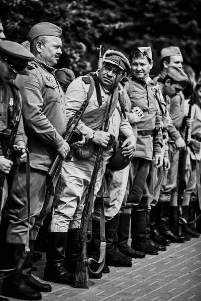 Ludzie Mundurach Wojskowych Cześć Zwycięstwa Dzień Wolny Wojskowy Historycznej Społeczeństwa — Zdjęcie stockowe