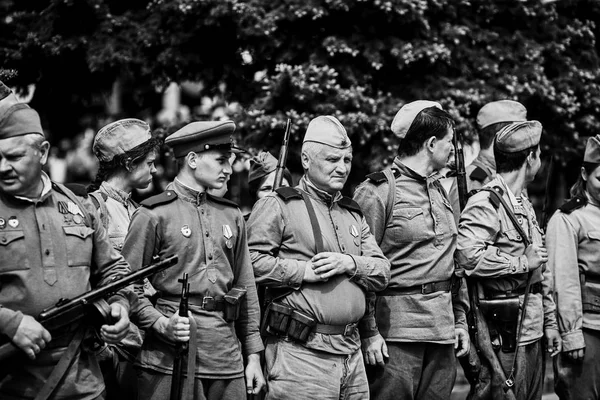 Emberek Győzelem Napja Ünnep Tiszteletére Katonai Egyenruhában Katonai Historical Society — Stock Fotó