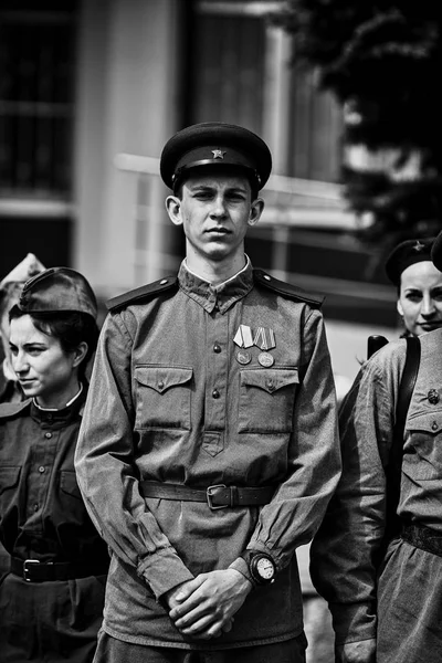 Emberek Győzelem Napja Ünnep Tiszteletére Katonai Egyenruhában Katonai Historical Society — Stock Fotó
