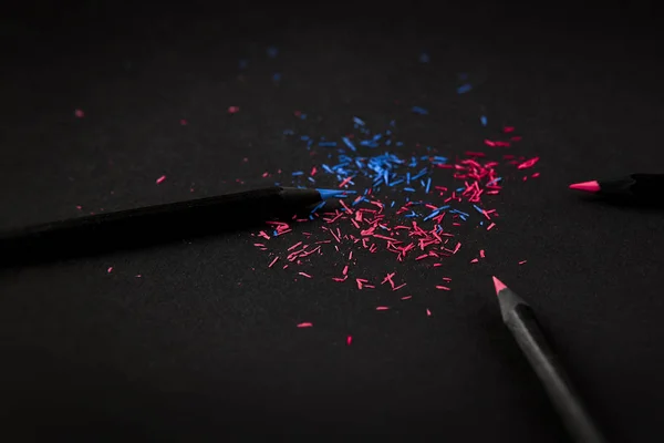 Crayons Couleur Noirs Sur Fond Noir Copeaux Des Crayons — Photo