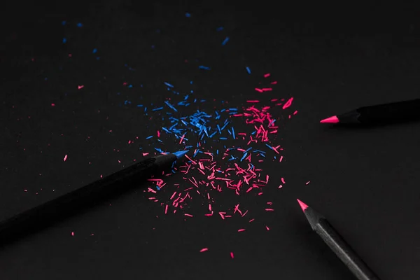 Crayons Couleur Noirs Sur Fond Noir Copeaux Des Crayons — Photo