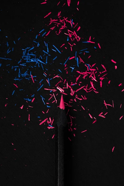 Kolor Czarny Ołówek Czarnym Tle Wióry Ołówki — Zdjęcie stockowe
