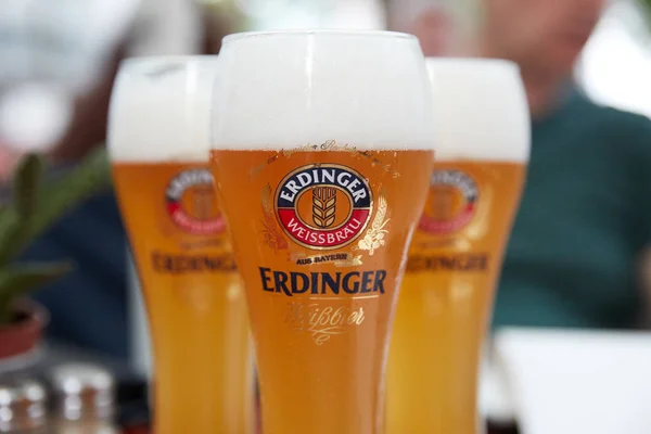 Dusseldorf Duitsland 2016 Glowing Weiss Glas Licht Erdinger Beer Een — Stockfoto