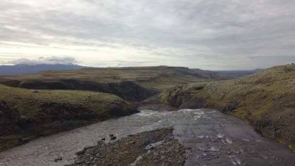 Haifoss Wasserfall Hochland Von Island Luftaufnahme Dramatische Wasserfalllandschaft Landmannalaugar Canyon — Stockvideo