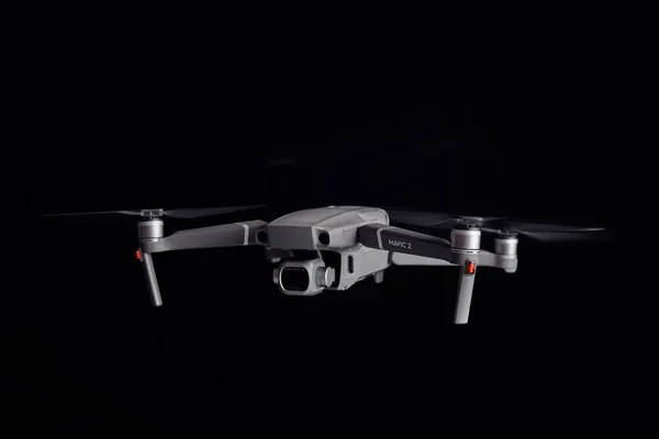 Dji Mavic Pro Voando Escuro Fundo Preto Fechar Escuro Dos — Fotografia de Stock