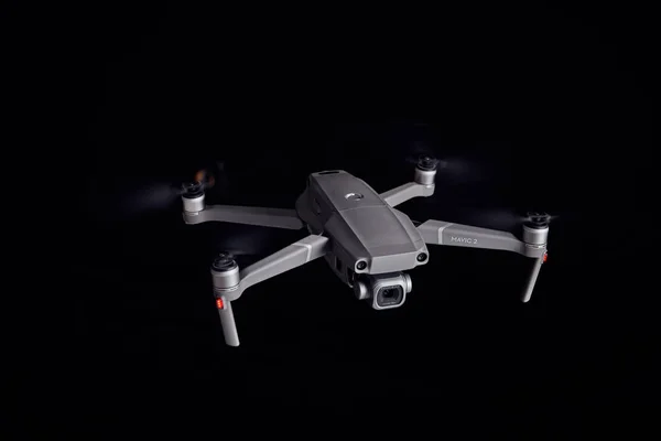 Dji Mavic Pro Voando Escuro Fundo Preto Fechar Escuro Dos — Fotografia de Stock