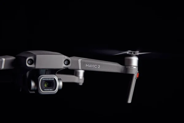 Dji Mavic Pro Fliegen Dunkeln Auf Schwarzem Hintergrund Nahaufnahme Auf — Stockfoto