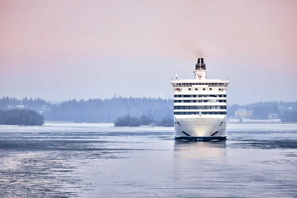 Ferry Naar Scandinavië Cruiseschip Aard Van Rots Ijs Rechtenvrije Stockfoto's