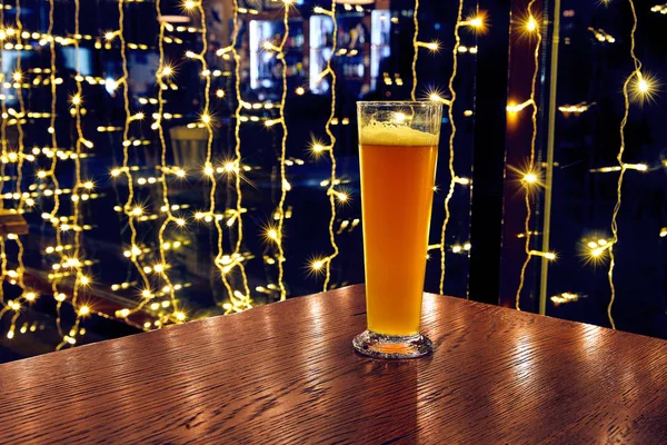 Glas Bier Het Nieuwe Jaar Interieur — Stockfoto