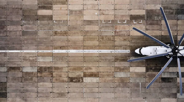 重輸送ヘリコプター空撮 滑走路に加力装置 — ストック写真